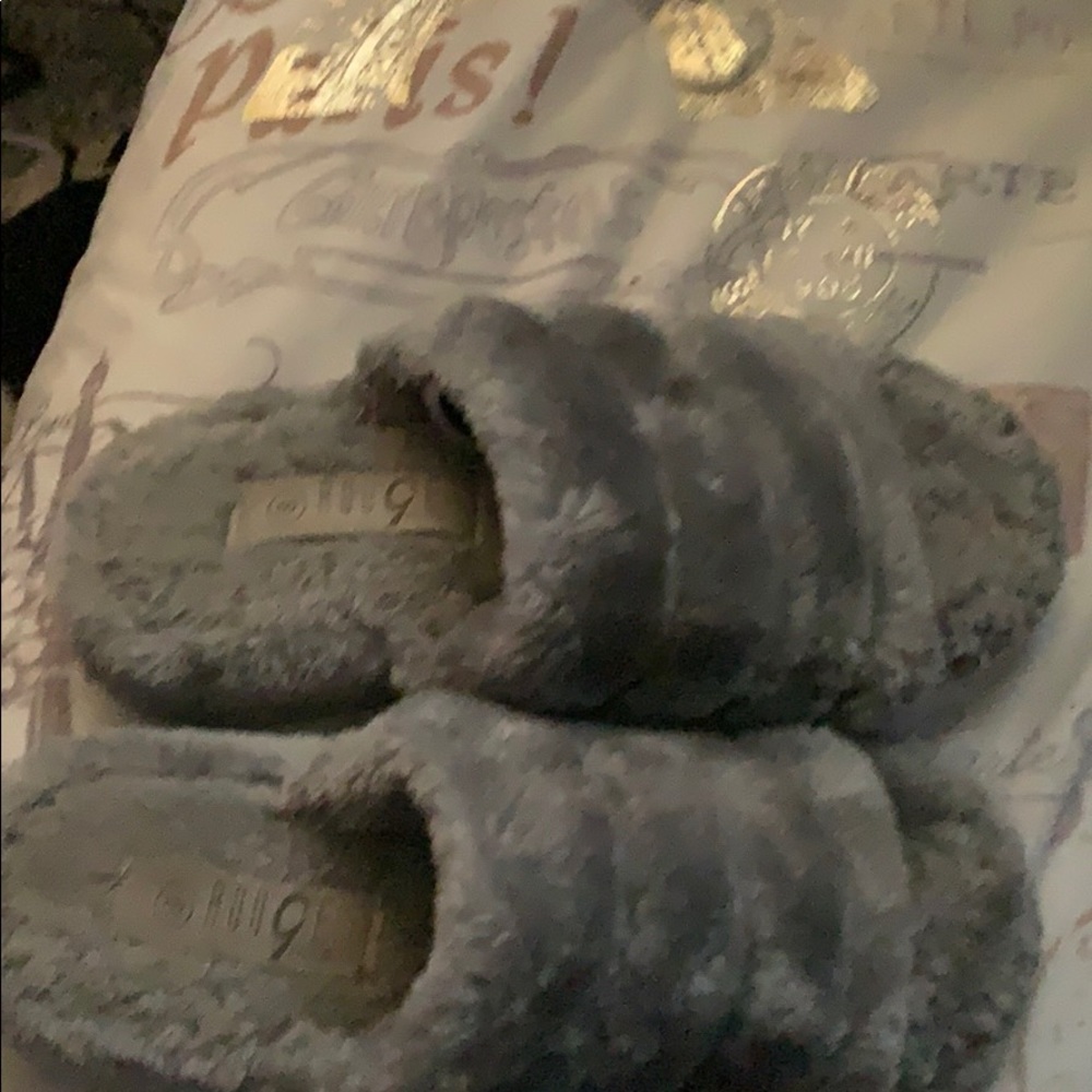 Slippers - Picture 2 of 3
